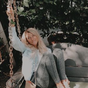 Meet your Posher, Delaney